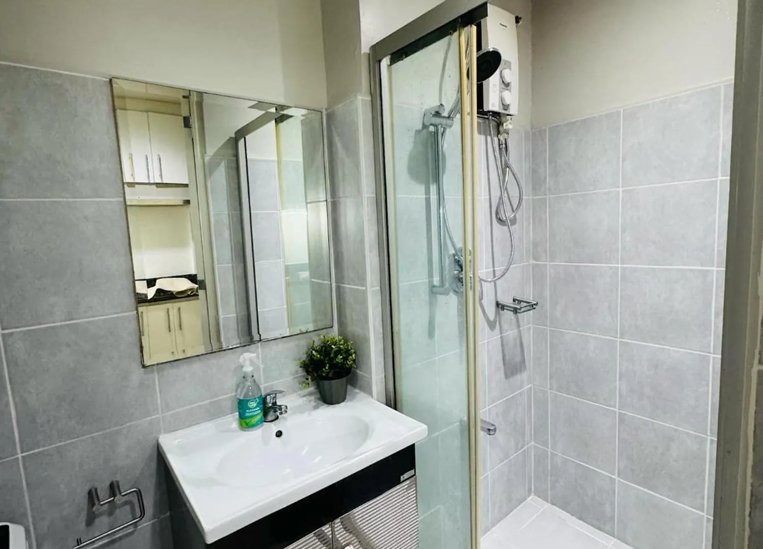Moa Pasay Sea Residences Condotel